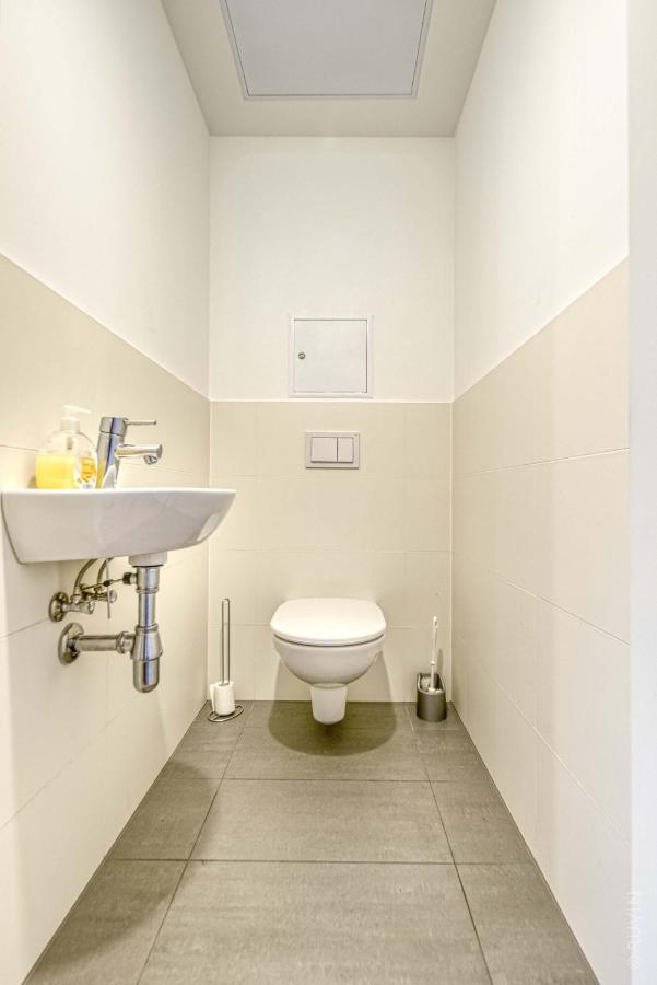High Rise, Netflix, 2 Min To Main Station Apartment Vienna Exterior photo