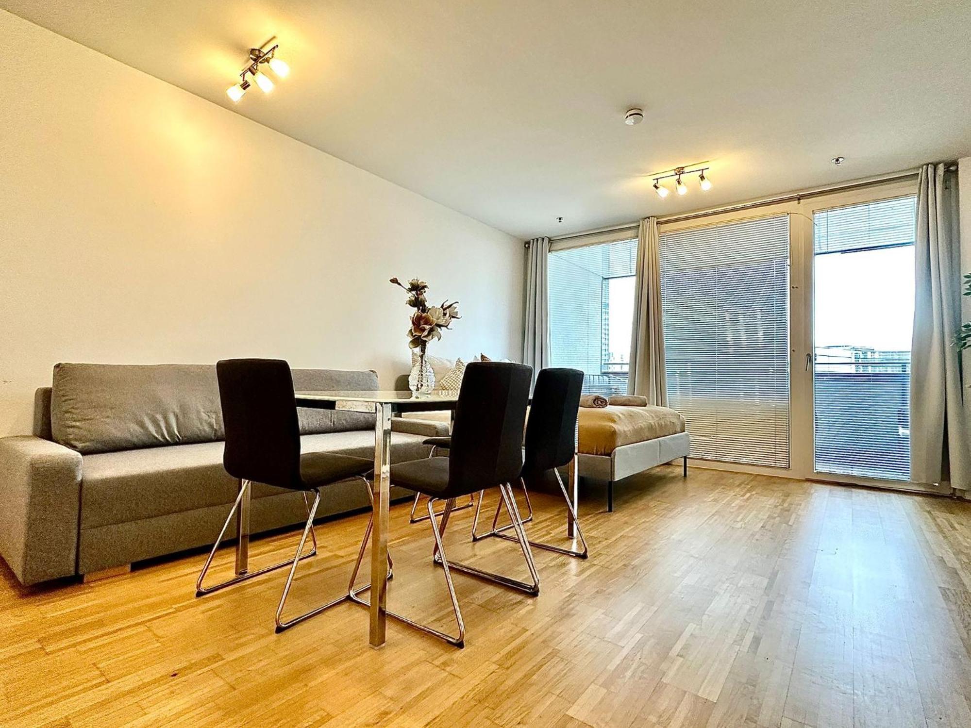High Rise, Netflix, 2 Min To Main Station Apartment Vienna Exterior photo